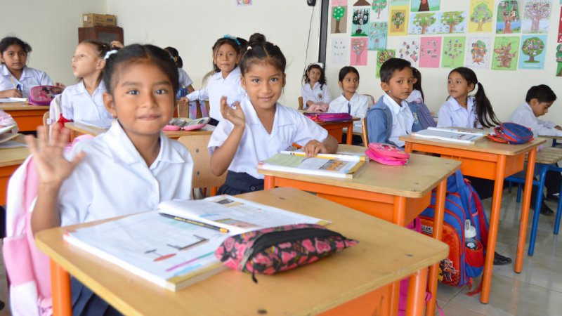 Niños de Guale recibiendo educación