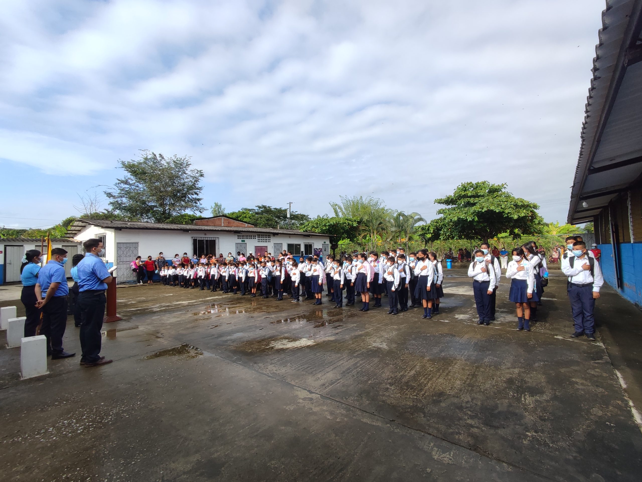 Unidad Educativa Madre Dolorosa en Guale Manabí